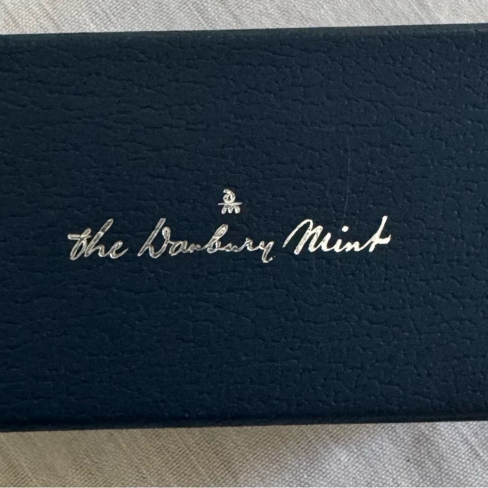 The Danbury Mint Women’s Floral Quartz Stretch Watch Gold Tone Gemstone Flowers